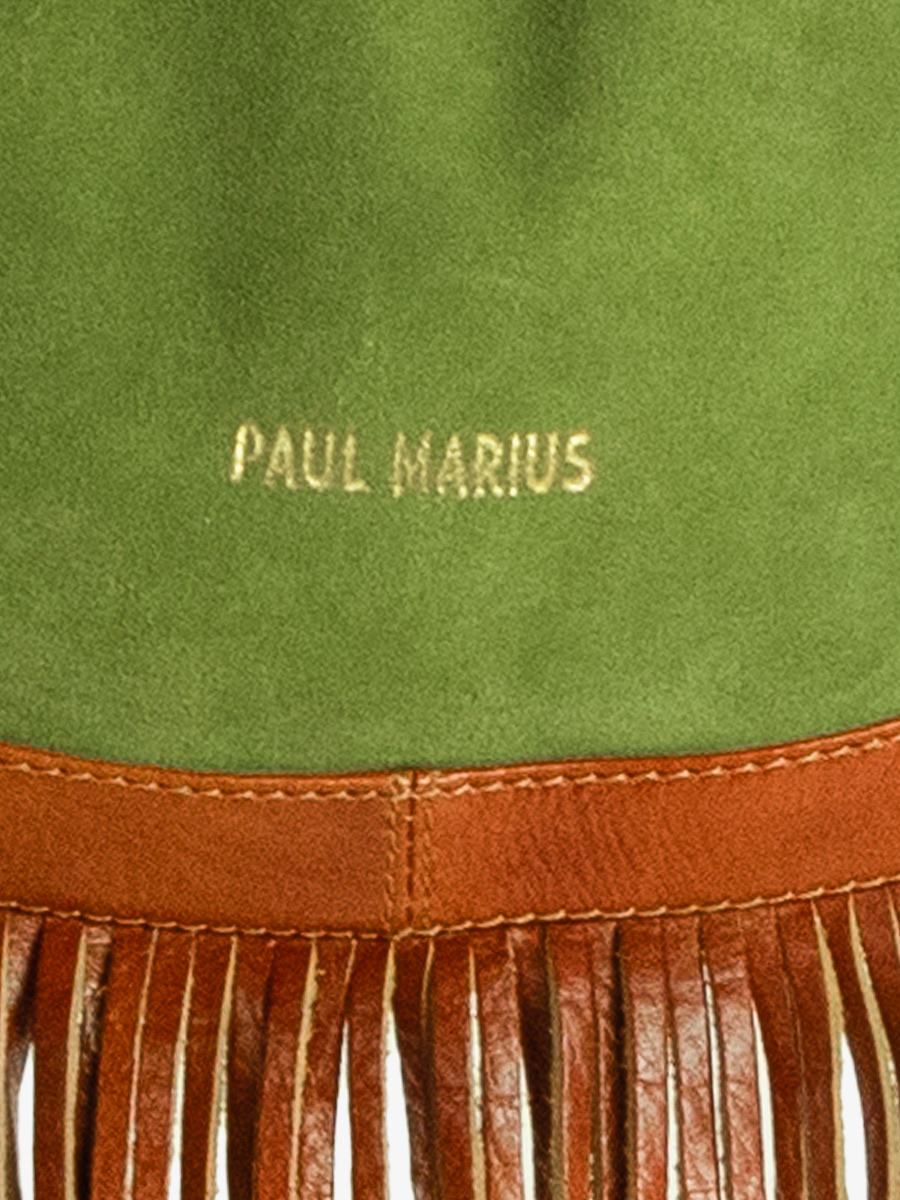 photo-vue-zoom-matiere-sac-bandouliere-cuir-femme-marron-kaki-lechamane-nomade-paul-marius-w101-oco-gr