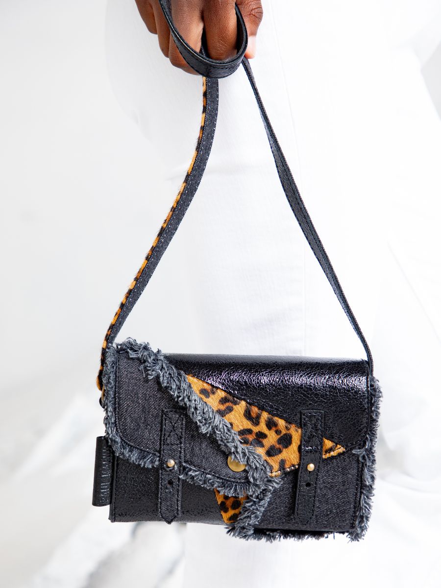 photo-vue-face-sac-bandouliere-cuir-noir-leopard-lemini-indispensable-chimere-denim-noir-paul-marius-w08s-ch-b-denim