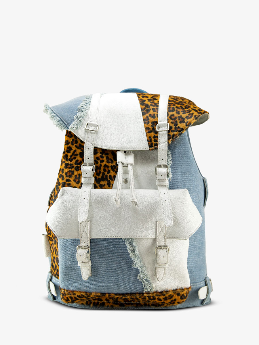 photo-vue-de-cote-sac-a-dos-cuir-leopard-blanc-monlegionnaire-chimere-denim-blanc-paul-marius-bbp-ch-w-denim