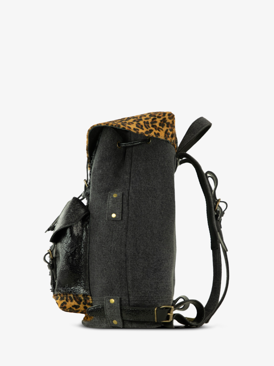 photo-vue-de-cote-sac-a-dos-cuir-femme-leopard-noir-monlegionnaire-chimere-denim-noir-paul-marius-bbp-ch-b-denim